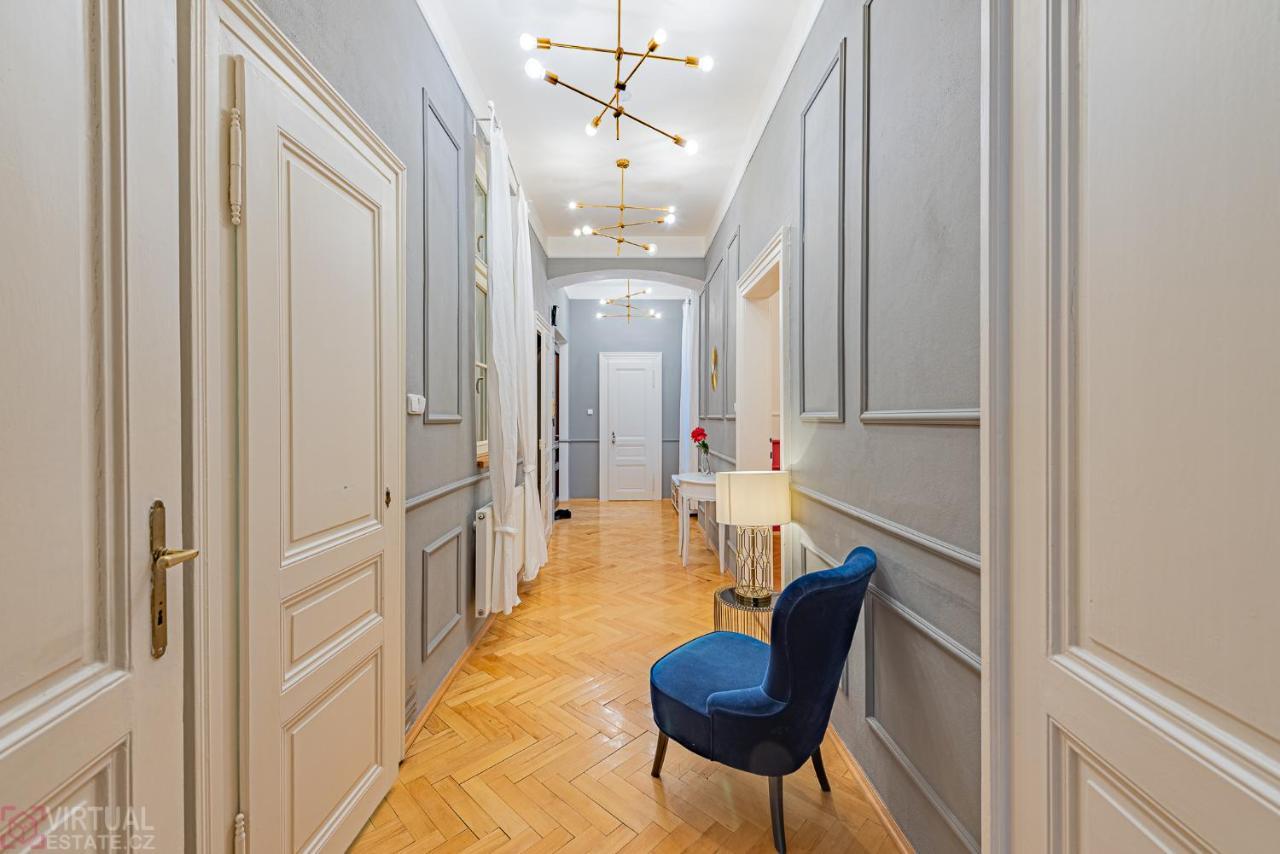 Colorful Wenceslas Square Apartment Прага Екстер'єр фото