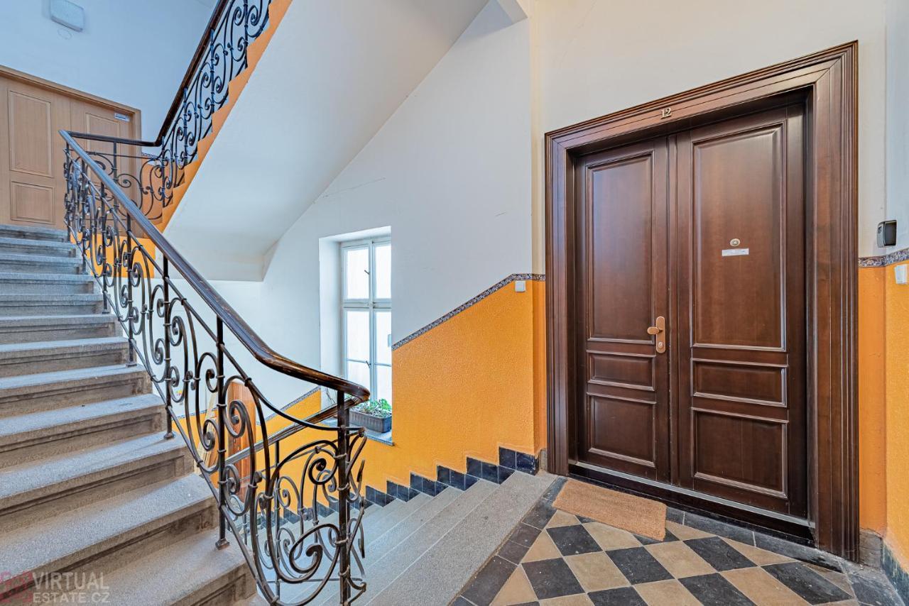 Colorful Wenceslas Square Apartment Прага Екстер'єр фото