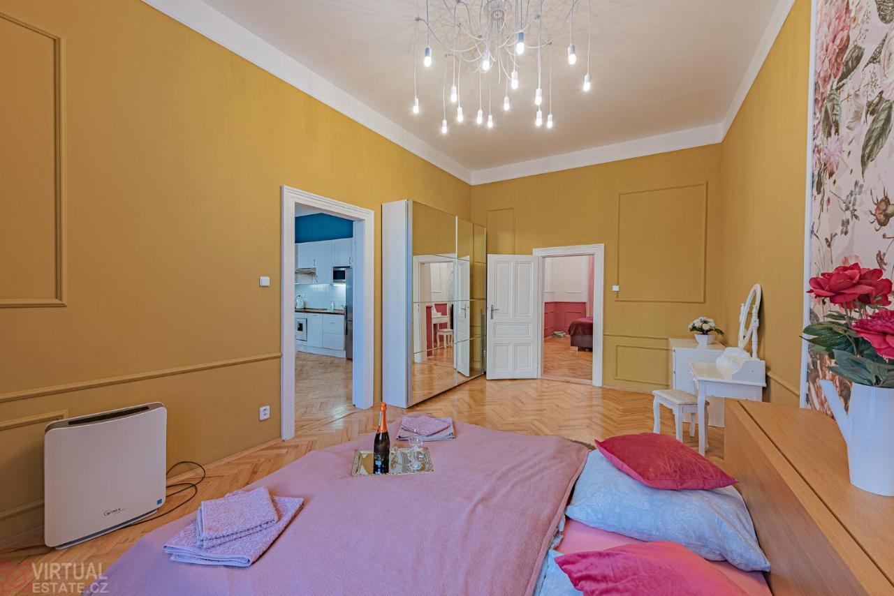 Colorful Wenceslas Square Apartment Прага Екстер'єр фото
